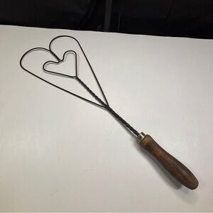 Vtg Rug Beater Double Heart Wire Wooden Handle Country Grandma Primitive
